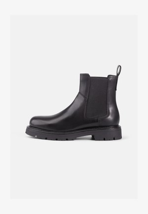 Zwarte leren Chelsea boot met elastische zijpanelen, ronde neus en een robuuste rubberen zool, voorzien van een treklus voor gemakkelijke aan- en uittrekken.