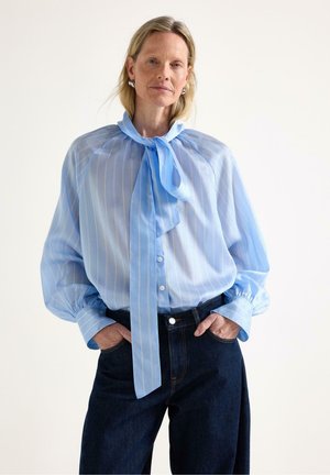 WITH TIE BAND  - Skjortebluser - light blue
