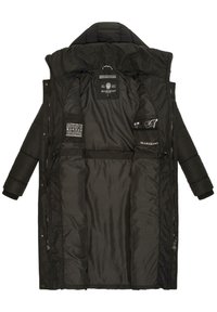 Abrigo acolchado negro con cierre de cremallera, puños de canalé, múltiples bolsillos interiores y un forro suave y liso con detalles del logo.