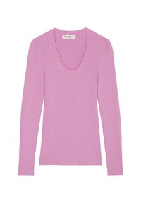 Pull en mohair rose à côtes, avec un décolleté large et des manches longues. Fabriqué dans un matériau doux, avec une coupe ajustée.