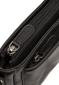 The Chesterfield Brand SOUTHAMPTON - Borsa a tracolla - black