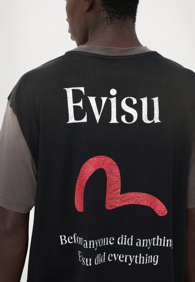 Evisu PLASTISOL PRINT AND CONTRAST STITCH - Triko s potiskem - black