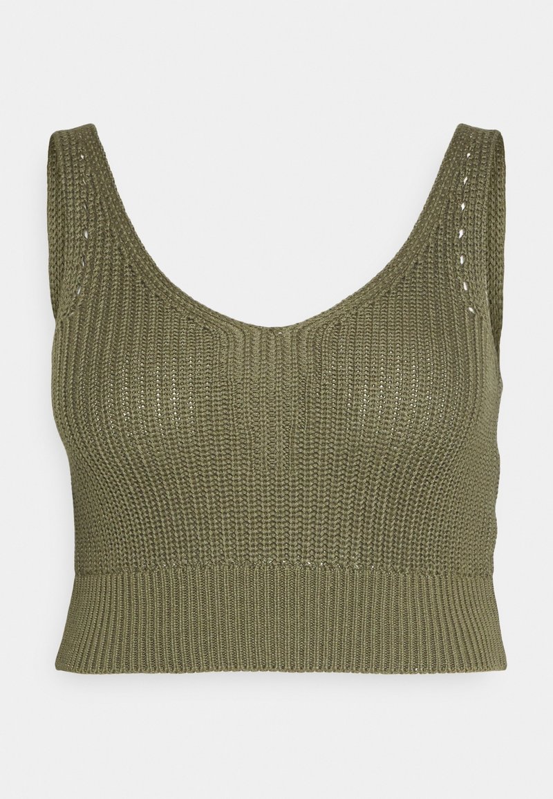 Haut court en tricot vert olive avec encolure dégagée, bretelles épaisses et côtes texturées. Caractéristiques d'accents ajourés le long des coutures d'épaule.
