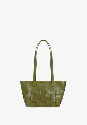 Bolso tote verde oliva con panel frontal tejido, dos asas largas y logo de la marca en plata en la sección superior lisa.