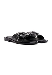 Sandali slide in pelle nera con cinturini intrecciati e dettaglio intrecciato, suola piatta e superficie liscia.