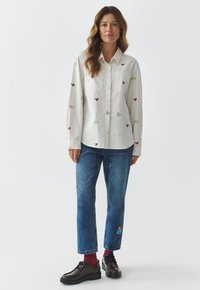 TATUUM MISIA - Skjortebluser - off white