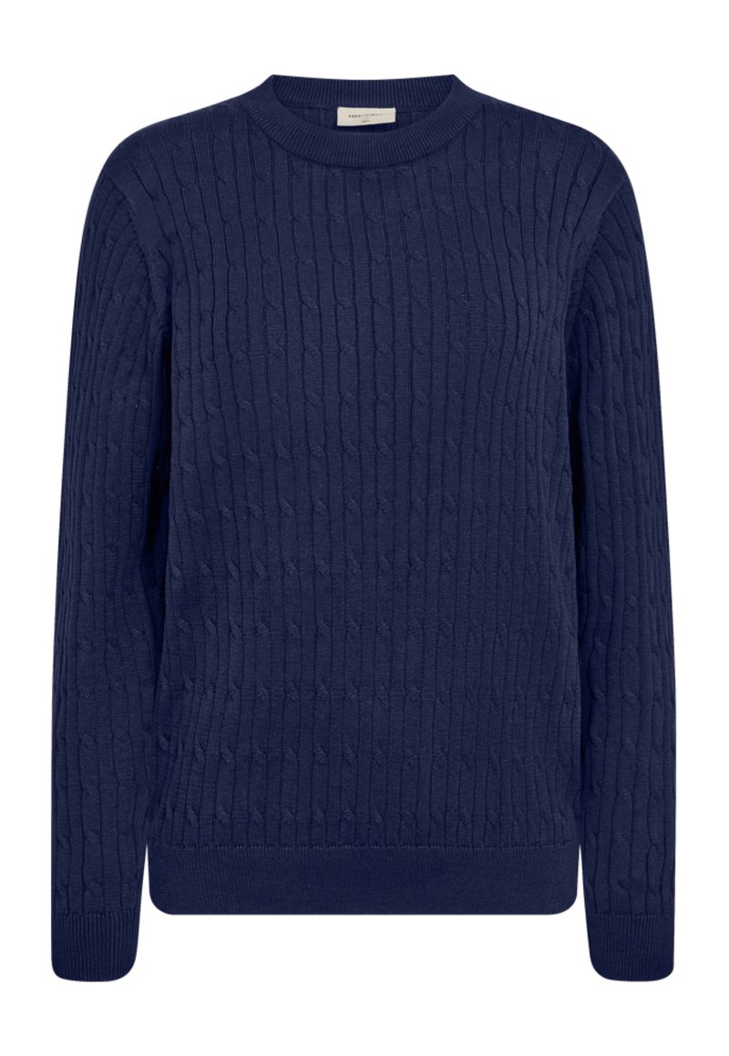Marineblauwe gebreide trui met een gestructureerd kabelpatroon, een ronde hals en geribbelde manchetten en zoom. Gemaakt van zacht, ademend materiaal.