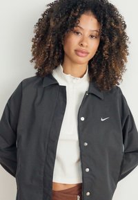 Nike Sportswear Chaqueta fina - black