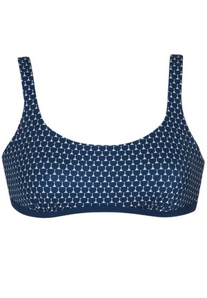 Tmavě modrý bikini top s geometrickým potiskem překrývajících se bílých tvarů. Popruhy jsou široké a materiál má hladkou texturu.
