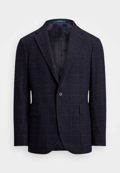 Blazer de cuadros marino con cierre de dos botones, solapas con muesca y dos bolsillos frontales; tejido texturizado con un sutil patrón de cuadros.