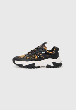FONDO HIKER - Trainers - black/gold-coloured