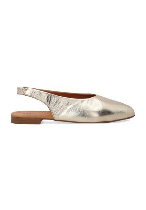 Ploché sandály typu slingback z metalického zlatého koženého materiálu s zaoblenou špičkou, plochou podrážkou a jemnou texturou. Otevřená pata pro snadné obouvání.