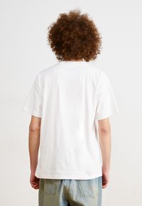 Thumbnail Image 4