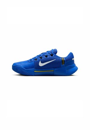 Chaussure de sport Nike bleu vif avec logo blanc, lacets noirs et accent jaune, vue de profil sur fond blanc.