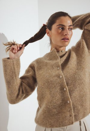 NA-KD, Strickjacke - beige