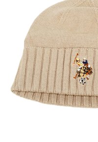 Khaki kötött sapka bordás szegéllyel. Az elülső részén hímezett polo játékos mintázat található narancssárga, kék és fekete színekben.