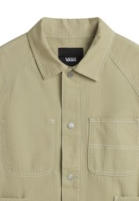 Chaqueta beige de botones con cuello extendido, botones de presión plateados, dos bolsillos en el pecho y costuras en blanco de contraste. Hecha de un tejido duradero.