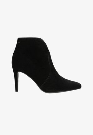 Stivaletti neri in suede con punta affusolata, tacco sottile a stiletto e dettagli di cucitura minimal. Texture liscia e design elegante.