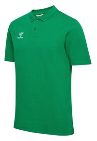 Grön polo skjorta i texturerad tyg, med krage, korta ärmar och en liten vit logotyp på vänster bröst.