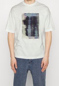Emporio Armani T-shirt med print - white