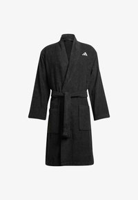 Bata de baño de rizo negro con mangas largas, cintura con cinturón, dos bolsillos frontales y un pequeño logo blanco en el pecho. Textura suave en todo momento.