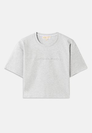 Pilkas trumpas marškinėliai, pagaminti iš minkštos medžiagos su trumpomis rankovėmis. Yra subtilus iškilnus logotipas "MICHAEL KORS" ant krūtinės.