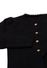 Zwarte gebreide cardigan met lange mouwen, met een rafelige halslijn, drie gouden decoratieve knopen en een textuurstof.