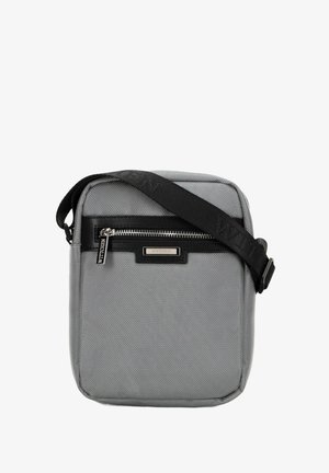 Grau gefütterte Umhängetasche mit einer Reißverschlussfronttasche, schwarzen Lederakzenten, verstellbarem Tragegurt und rechteckiger Form. Modell: WITTCHEN.