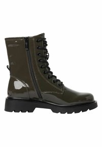 Botă de luptă din piele ecologică khaki, cu șireturi frontale, fermoar lateral și talpă robustă neagră. Prezintă cusături contrastante și o finisare elegantă.