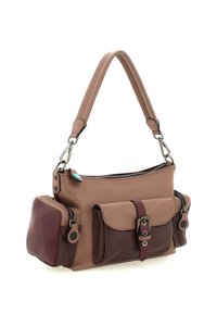 Borsa in pelle di un rosa polveroso e bordeaux scuro, con una finitura texturizzata, diverse tasche con zip e un dettaglio con fibbia sul fronte.