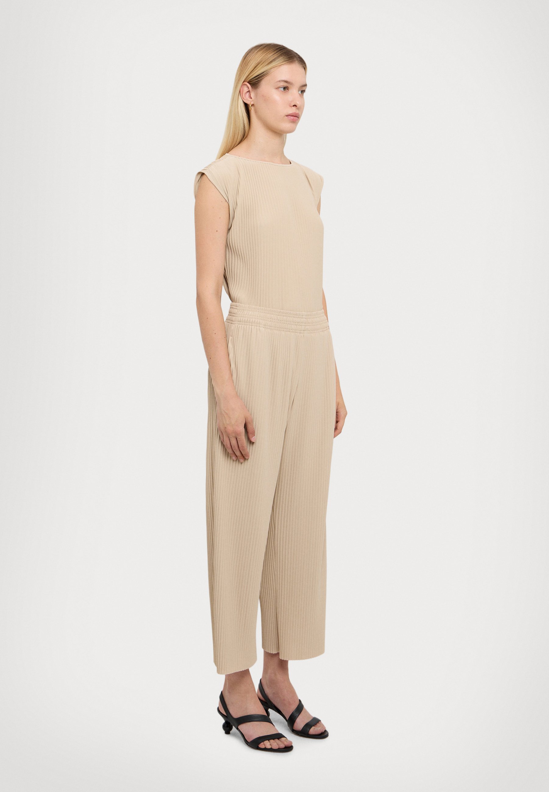 【関税込み】MM by Max Mara ベージュ Rolanda パンツ MAX MARA Leisure Rolanda cropped plissé-crepe wide-leg pants