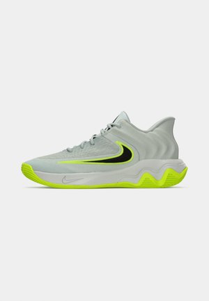 Lichtgrijze sport sneaker met neongele loopzool en zwart-geel Nike swoosh logo aan de zijkant, gezien vanuit de buitenzijde.