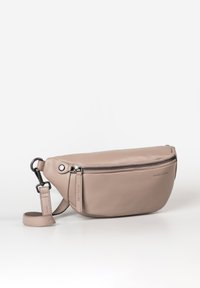 Beige Leder Umhängetasche mit geschwungenem Design, silbernem Reißverschluss, verstellbarem Schultergurt und geprägtem Logo-Detail auf der Vorderseite.