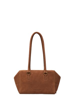 Braune Wildleder-Handtasche mit zwei langen Tragegurten und goldfarbenen Beschlägen, rechteckige Form mit leicht schrägen Seiten.