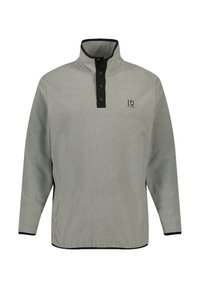 Szary polarowy sweter z wysokim kołnierzem, czarną listwą guzikową i haftowanym logo na piersi. Posiada długie rękawy i elastyczne mankiety.