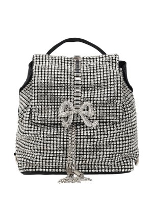 Rucsac negru mic acoperit cu pietricele argintii, cu un fundiță din pietricele și detaliu cu ciucure pe închiderea clapetei frontale.
