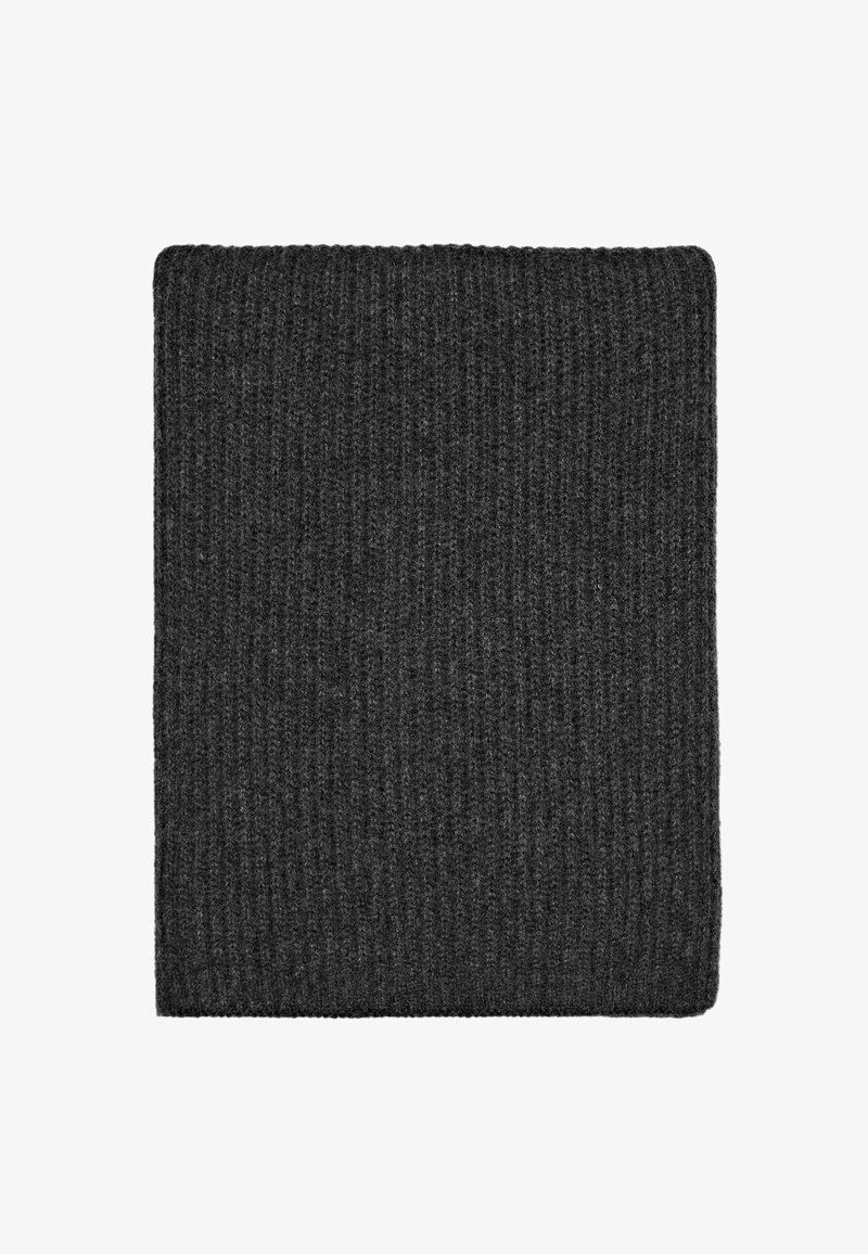 Šedá žebrovaná pletenina ve čtvercovém tvaru, s jemnou texturou a jednotným vzorem. Okraje jsou čistě zpracované.