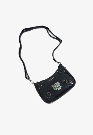 Schwarze Lederhandtasche mit dekorativer Rosenstickerei, silbernen Nieten und doppelten Schnallenakzenten. Verfügt über einen einstellbaren Schulterriemen.