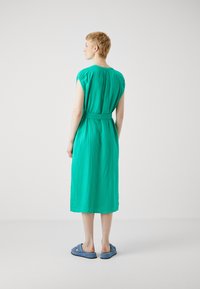 Gap Tall TIE WAIST DOWN MIDI - Marškininė suknelė - simply green