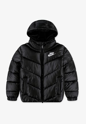 Doudoune noire Nike avec capuche, fermeture éclair à l'avant, poches latérales et poignets élastiques, affichée sur un fond blanc.