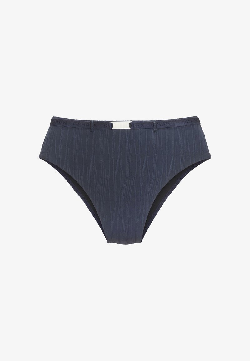Slip bikini bleu marine avec des rayures verticales texturées, doté d'une taille basse et d'une ceinture contrastante avec un détail logo.