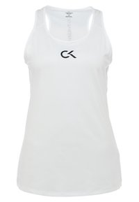 Camiseta atlética blanca sin mangas con escote redondeado, tirantes anchos y un logo negro de CK centrado en la parte delantera. Textura de tela suave y lisa.