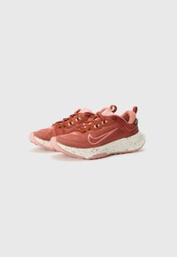 Sportschoenen in roestrood met een bovenkant van mesh en roze accenten. Voorzien van een gespikkelde witte zool en platte veters. Lichtgewicht ontwerp.