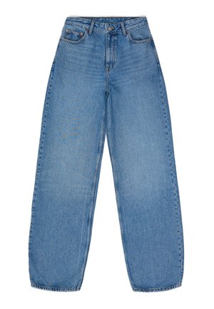 Jeans a gamba larga blu chiaro realizzati in denim con vita alta, cinque tasche e cuciture a contrasto. Presentano una chiusura con zip e bottone.