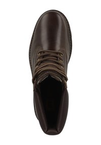 Brun læderstøvle med rundet tå, snørelukning, polstret krave og teksturerede detaljer. Glat finish og forstærkede syninger.