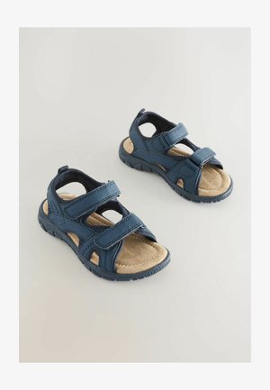Sandalias azul marino hechas de material sintético, con dos correas de Velcro, plantillas acolchadas y suelas de goma texturizadas para un buen agarre.