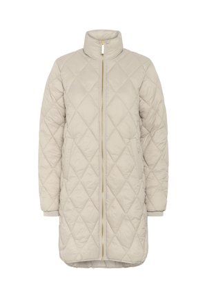 Chaqueta acolchada beige con cuello alto, cierre frontal de cremallera y bolsillos laterales. Presenta un patrón en forma de diamante y puños acanalados.