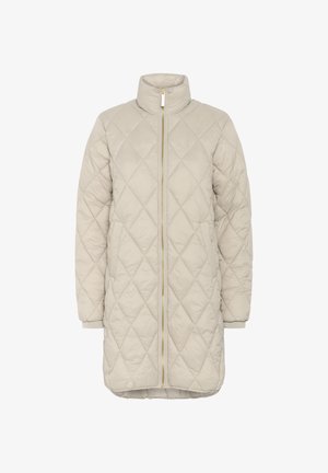 Chaqueta acolchada beige con cuello alto, cierre frontal de cremallera y bolsillos laterales. Presenta un patrón en forma de diamante y puños acanalados.