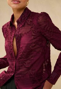 Lipsy Bluza s gumbima - burgundy red