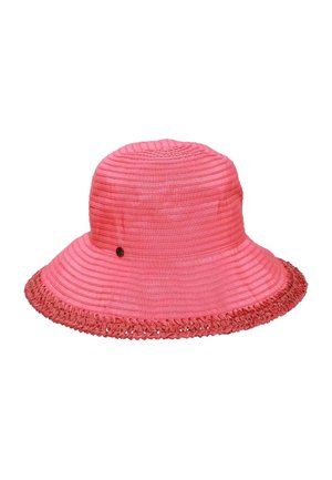 Helles rosa breitkrempiger Anglerhut mit horizontalen Steppstreifen und einer strukturierten Kantenverzierung, versehen mit einem kleinen runden Metalllogo an der Seite.